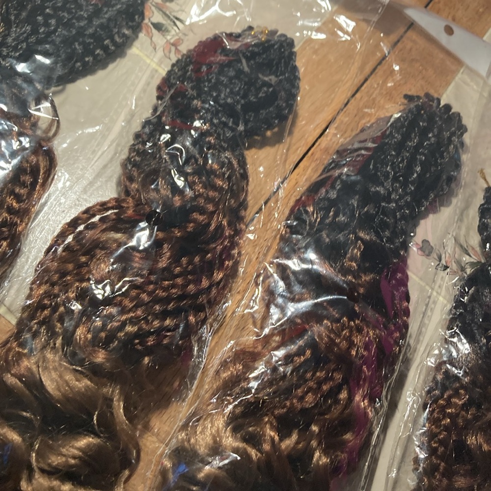 Braiding hair - Picture 5 of 17